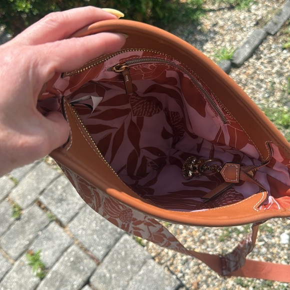 Stella and Dot woven bucket bag with guitar strap - Picture 7 of 7